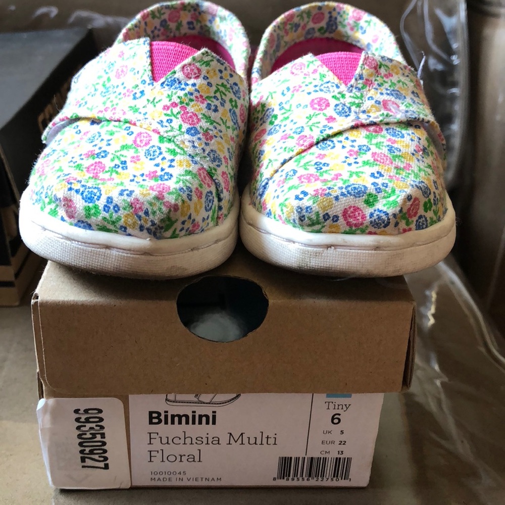 Toms Floral design for toddlers